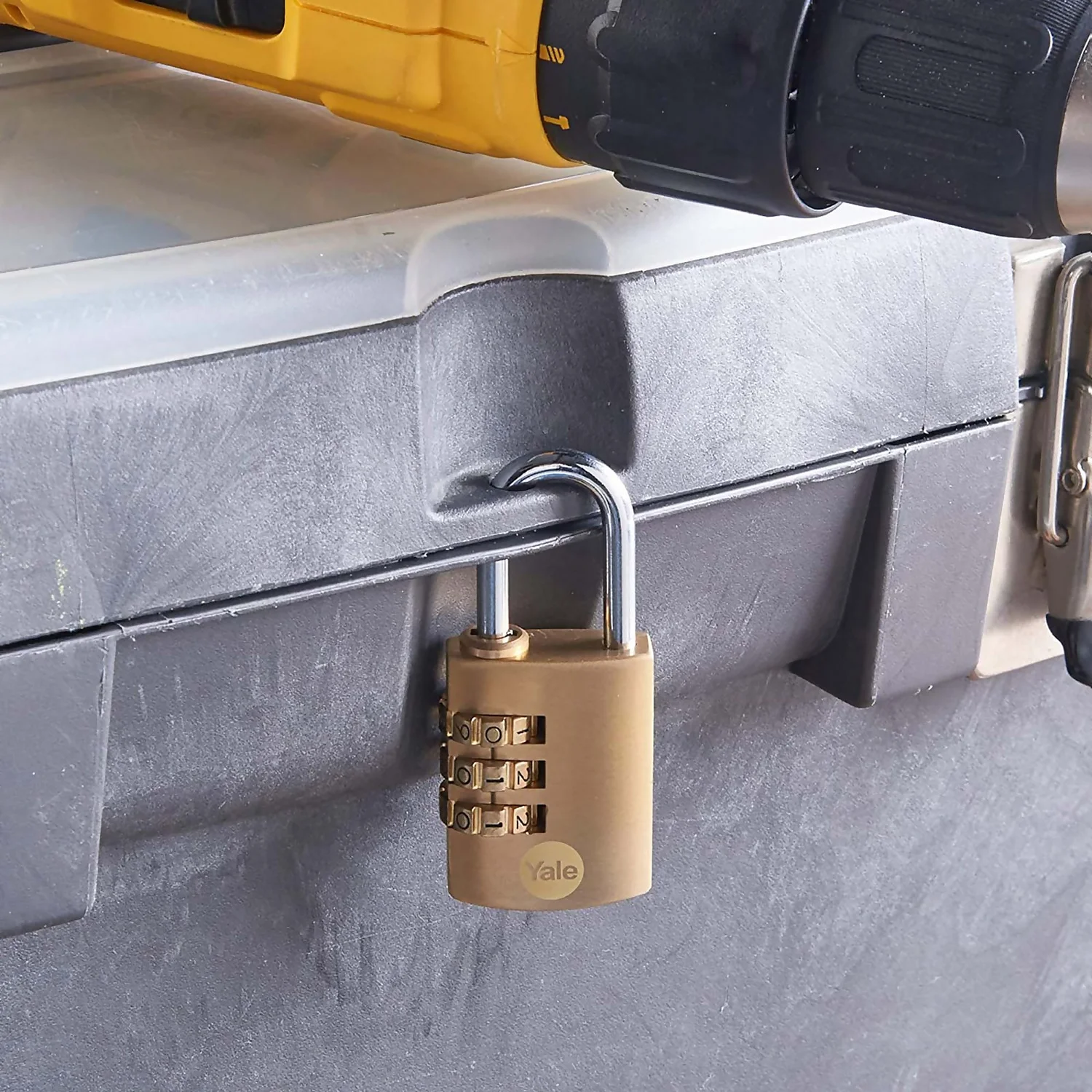 Yale Brass Combination 30mm Padlock - Image 3