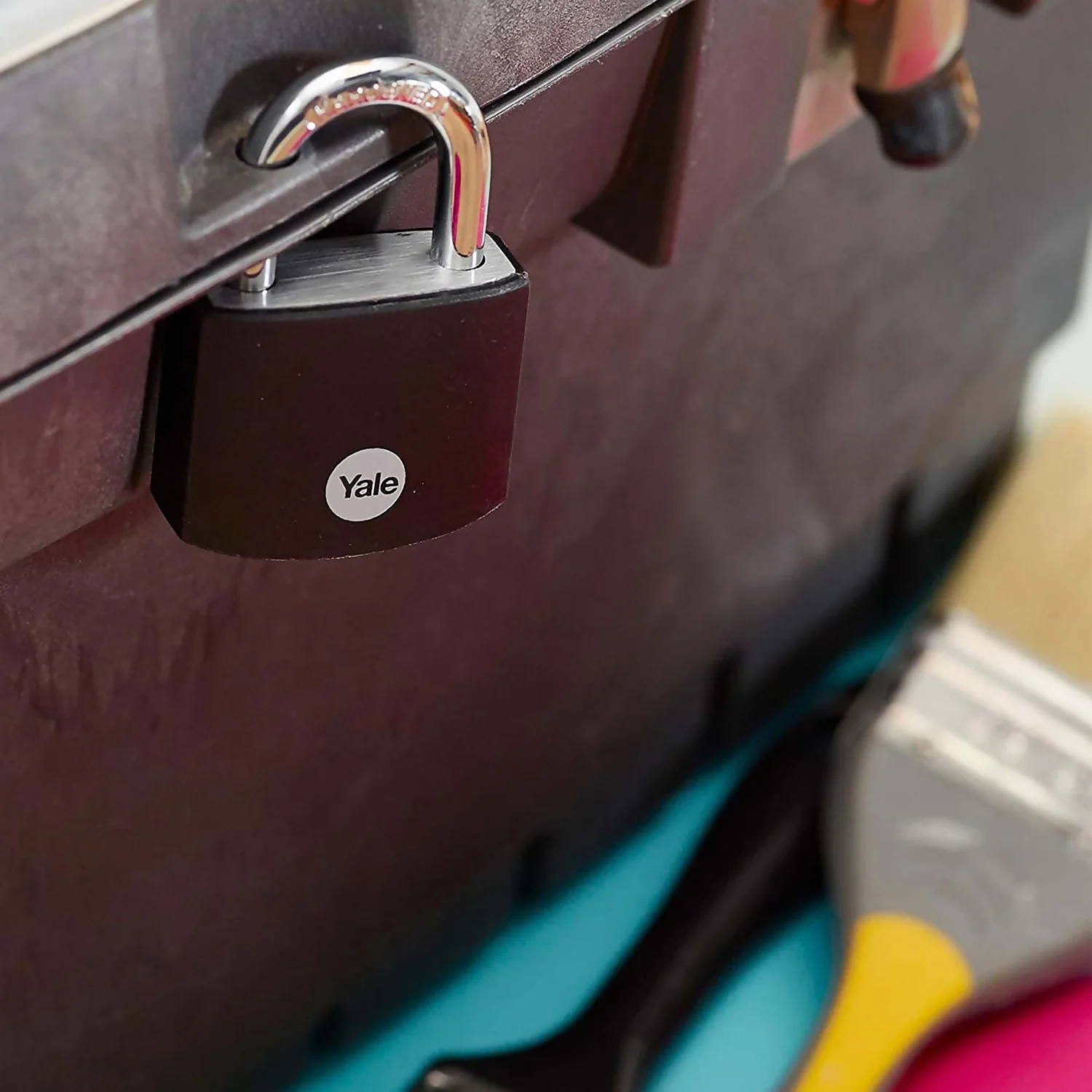 Yale Black Aluminium 38mm Padlock - Image 3