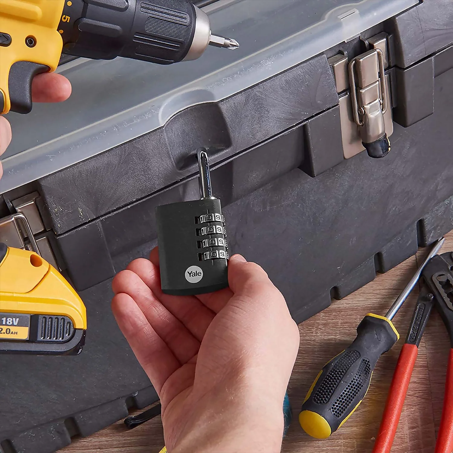 Yale Black Aluminium Combination 38mm Padlock - Image 3